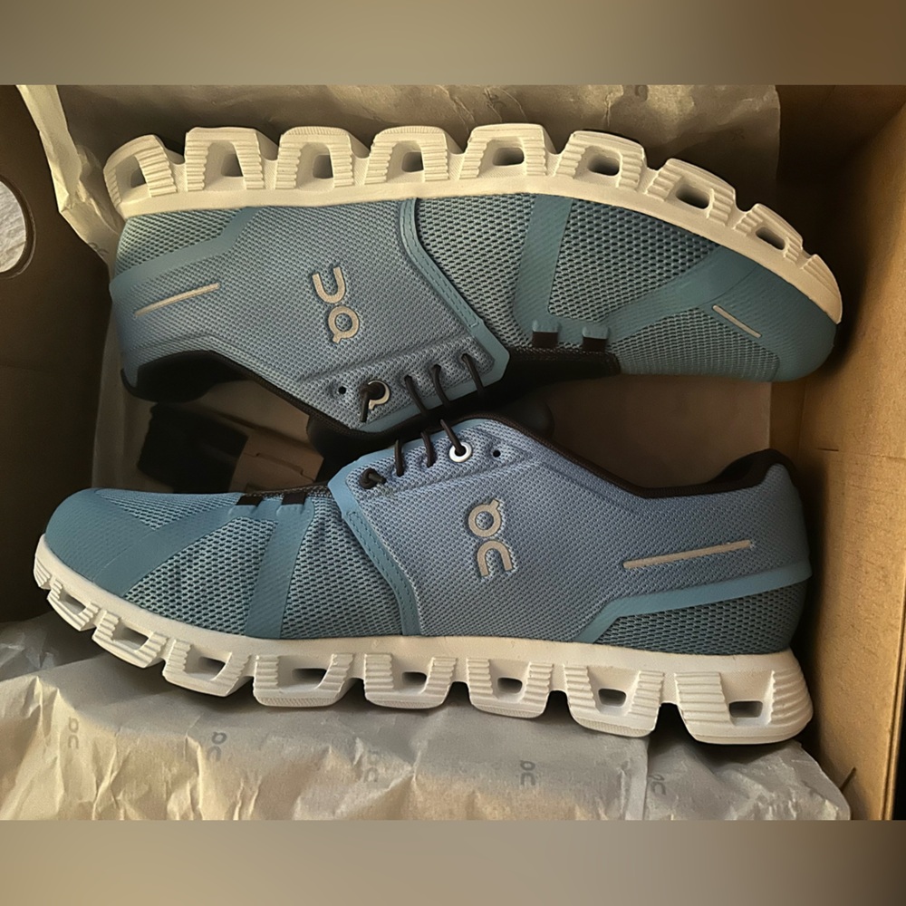 New in Box  on cloud Mens size 11